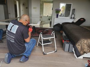 fixing door2